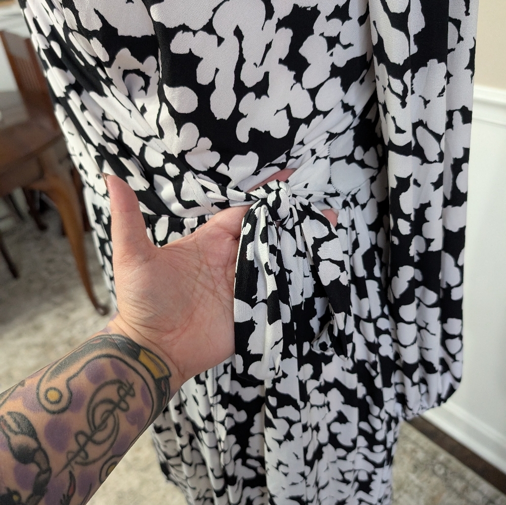 3/$30 London Times Jersey Wrap Dress - Picture 4 of 8